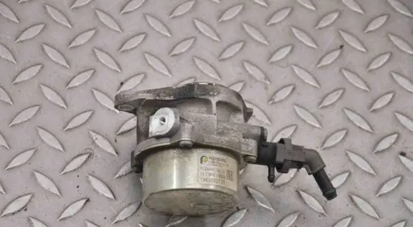 Nissan Qashqai Vacuum pump 146505272R