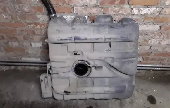 Fuel tank