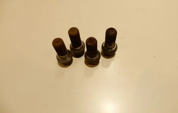 Nuts/bolts