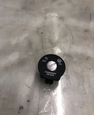 Hyundai Kona II Passenger airbag on/off switch 