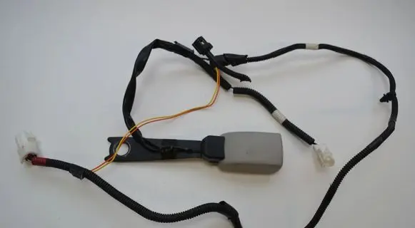 Chevrolet Malibu Front seatbelt buckle E034501