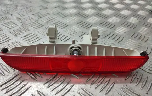 Mazda 3 I Third/center stoplight P3591