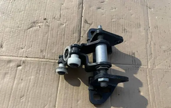 Mercedes-Benz Sprinter W906 Sliding door middle roller runner a9067600347