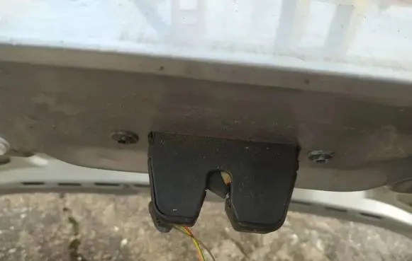 Peugeot 607 Tailgate/trunk/boot lock/catch/latch