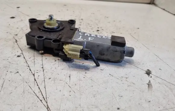 KIA Carens II Front window lifting mechanism without motor