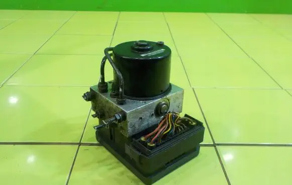 Ford Grand C-MAX ABS Pump BV612C405AK