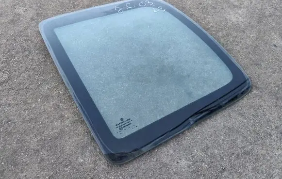 Jeep Cherokee KJ Rear side window