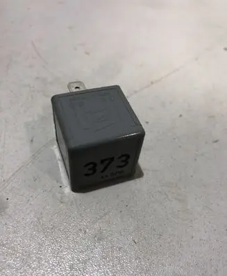 Volkswagen PASSAT B5.5 Other relay 8D0951253A