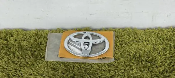 Toyota Corolla E160 E170 Manufacturer badge logo/emblem 90975-w2007
