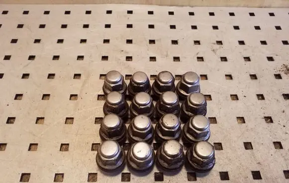 Toyota Prius (XW20) Nuts/bolts 