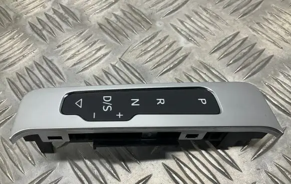 Audi Q2 - Gear shift selector indicator 81B713463