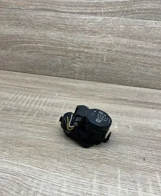 BMW X3 E83 Air flap motor/actuator 6934823 B5038