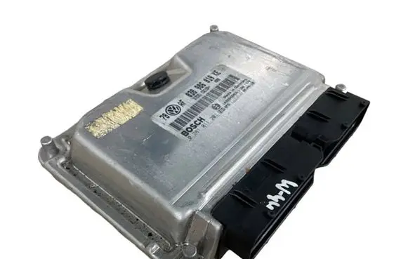 Volkswagen PASSAT B5 Engine control unit/module 038906019KE 0281011201 1039S02066