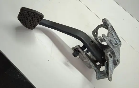 BMW X1 E84 Brake pedal 42322403