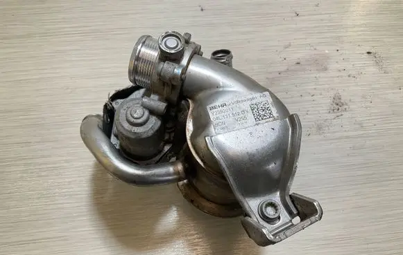 Audi Q3 8U EGR valve cooler 04L131512D Y2392011