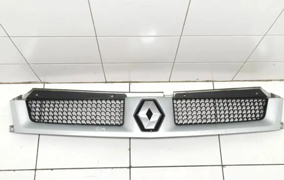 Renault Master II Front grill 8200233765 100207