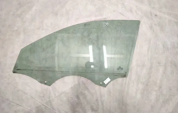 Audi Q3 F3 Front door window glass four-door