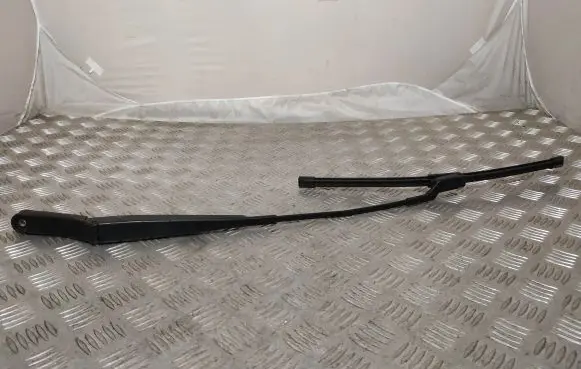 Volkswagen PASSAT B7 Windshield/front glass wiper blade 3C2955409B