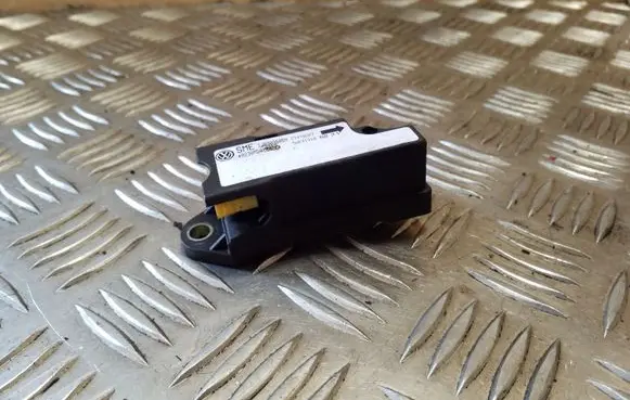 Volkswagen PASSAT B5 Airbag deployment crash/impact sensor IJ0909606N