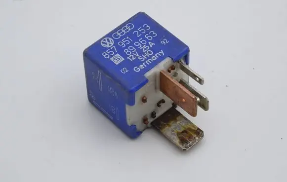 Volkswagen Golf III Other relay 857951253