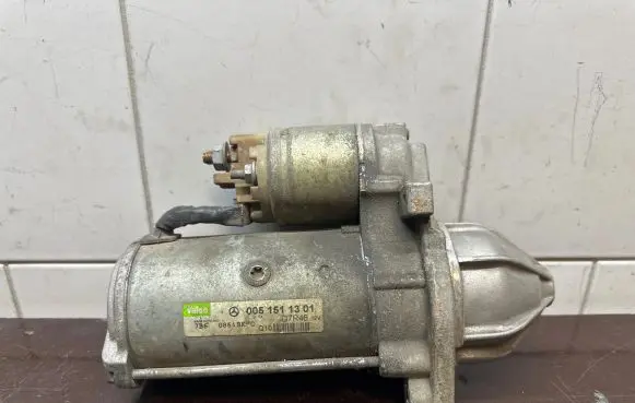 Mercedes-Benz C W204 Starter motor 0051511301 D7R46 0864BK