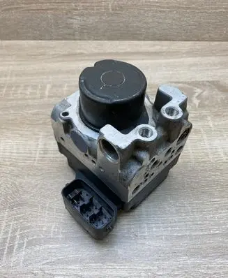 Toyota Highlander XU20 ABS Pump 4451048020 1338003010