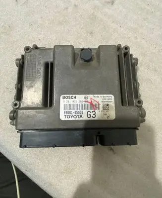 Toyota Avensis T270 Engine control unit/module 8966105G30 1039T05064 0281033209