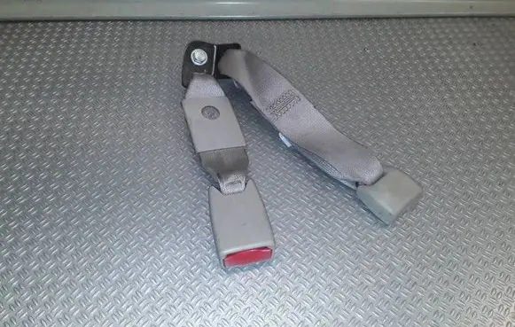 Hyundai Sonata Rear seatbelt buckle 