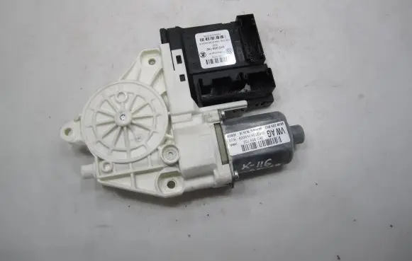 Volkswagen Caddy Front door window regulator motor 5K0959792 05075732 73205041830798