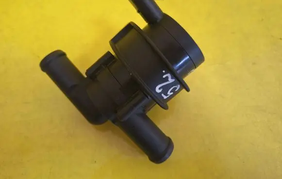Volkswagen PASSAT B5.5 Electric auxiliary coolant/water pump