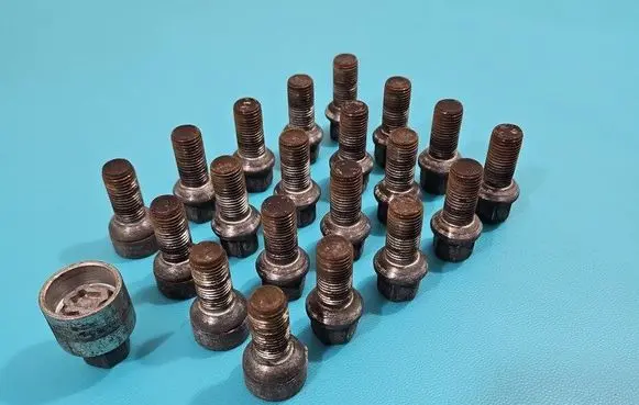 Nuts/bolts