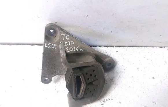Volkswagen Transporter - Caravelle T6 Engine mount bracket 7E0399151C