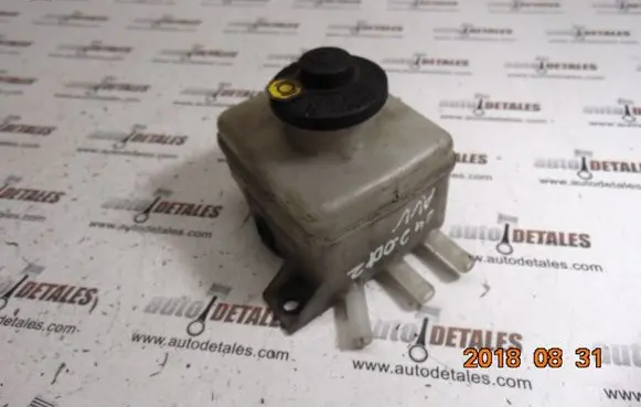 Toyota Avensis Verso Brake fluid reservoir 