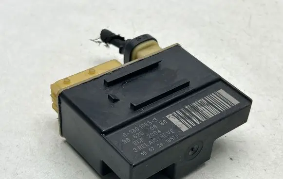 Peugeot 3008 I Glow plug pre-heat relay 9662570880 18570 072918570