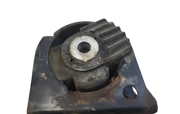 Toyota Avensis T270 Engine mount bracket 00F4910808