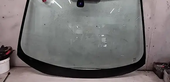 Mitsubishi Lancer VIII Front windscreen/windshield window