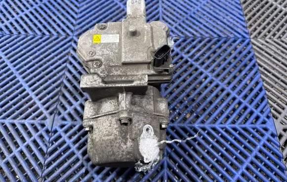 Toyota Auris E180 Air conditioning (A/C) compressor (pump) 0422001031