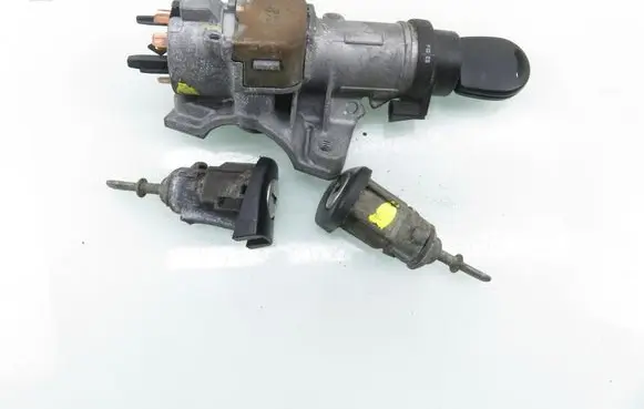 Volkswagen Polo IV 9N3 Ignition lock 4B0905851G