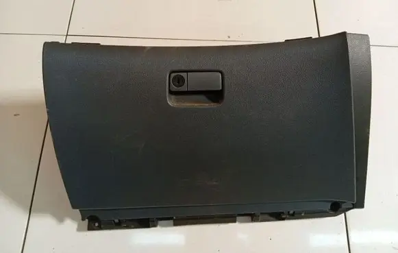 Nissan Primera Glove box 68520AV600