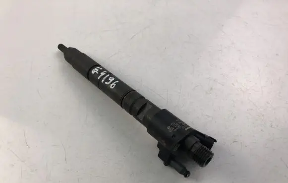 Volvo XC70 Fuel injector 31272690