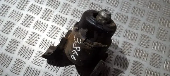 Mazda 6 Engine mount bracket