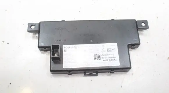 Tesla Model Y Door central lock control unit/module 110024100J