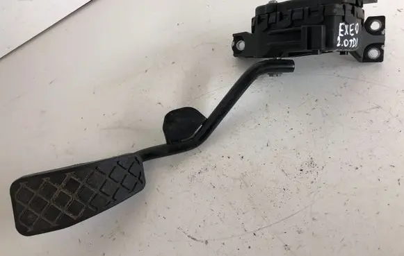 Seat Exeo (3R) Accelerator throttle pedal 8E2721523J