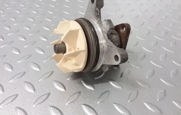 Land Rover Evoque I Water pump 1S7GEJ7E