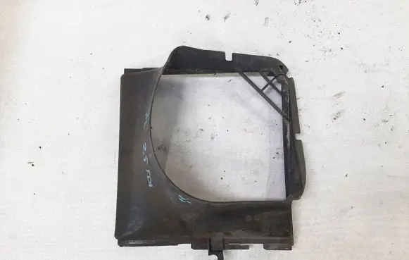 Volkswagen Touareg I Intercooler air channel guide 7L6117339