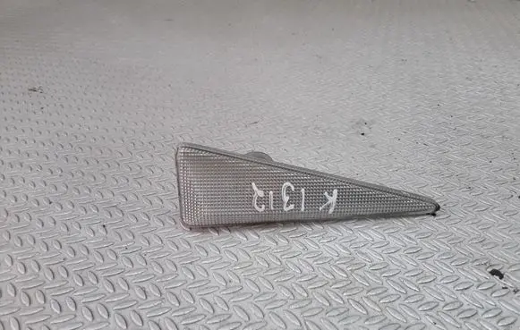 Renault Megane II Front fender indicator light 8200027150E