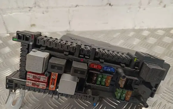 Mercedes-Benz E W212 Fuse box set A2129005001 5DK00962059 2129015101