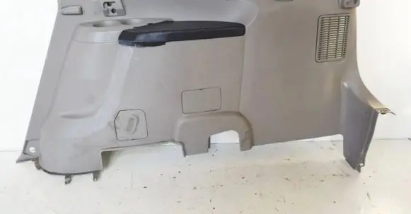 Mitsubishi Grandis Tailgate/trunk side cover trim 