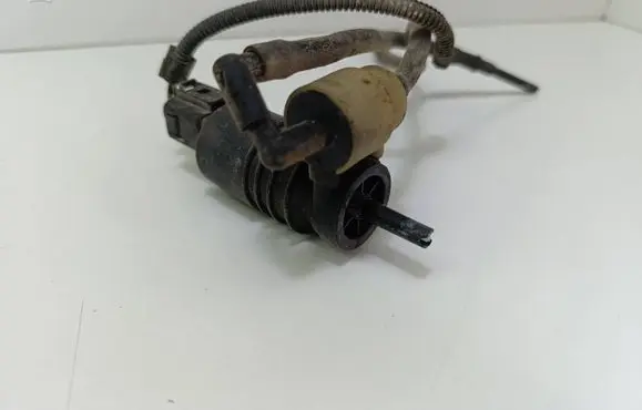 Volkswagen Golf IV Windscreen/windshield washer pump