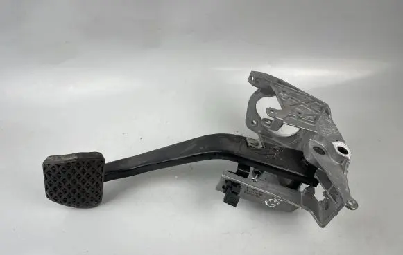 BMW X1 E84 Brake pedal 6751975